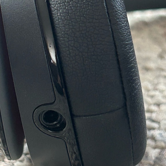 Beats by Dr. Dre Solo 2 Headphones - Picture 11 of 11